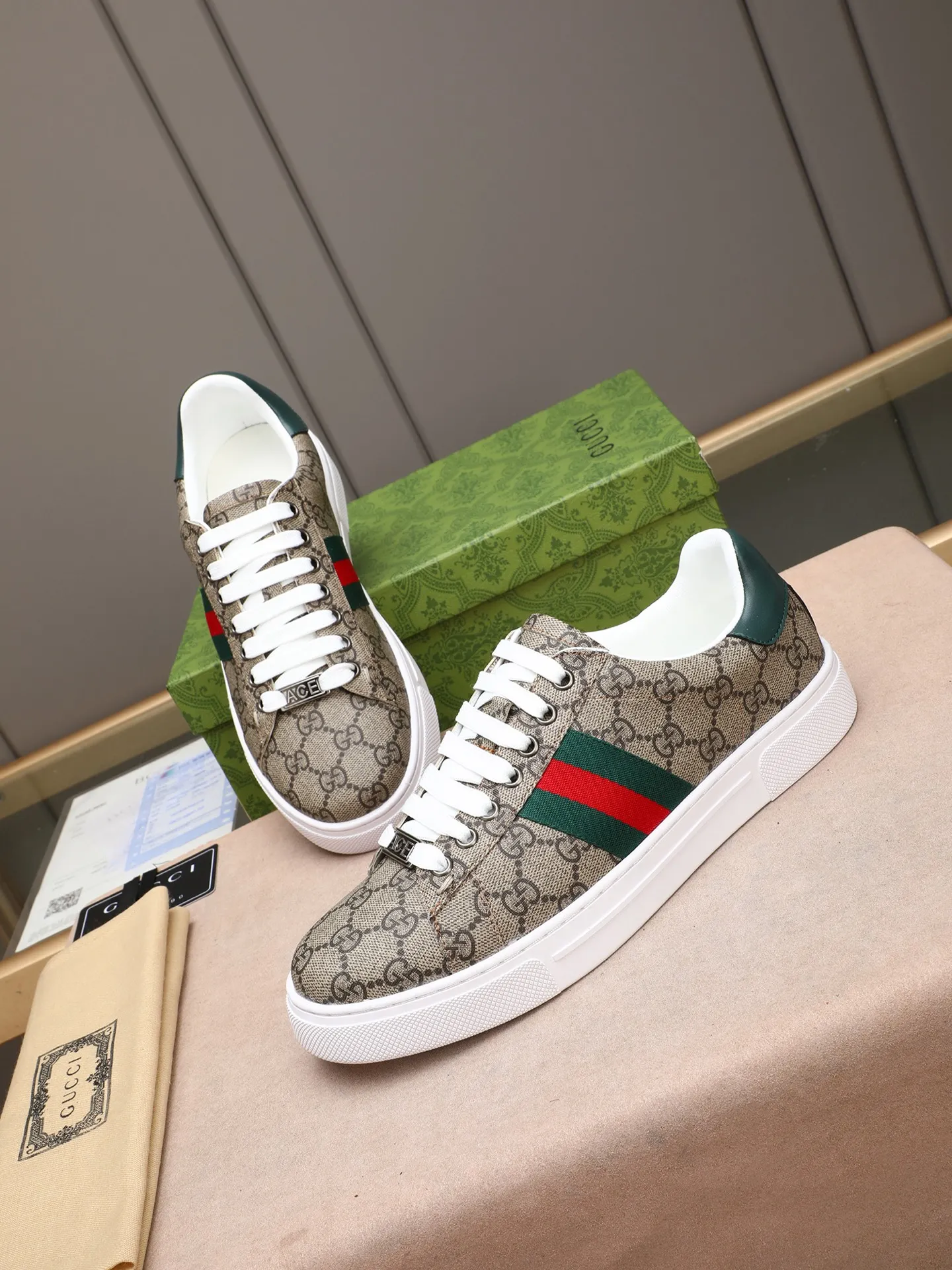 Men's shoes 💰400 [running volume version] GUGGI white shoe series! The fabric is made of imported cowhide➕Gucci special material➕sheep lining➕original rubber outsole, men's size 38-44 (45 can be customized)